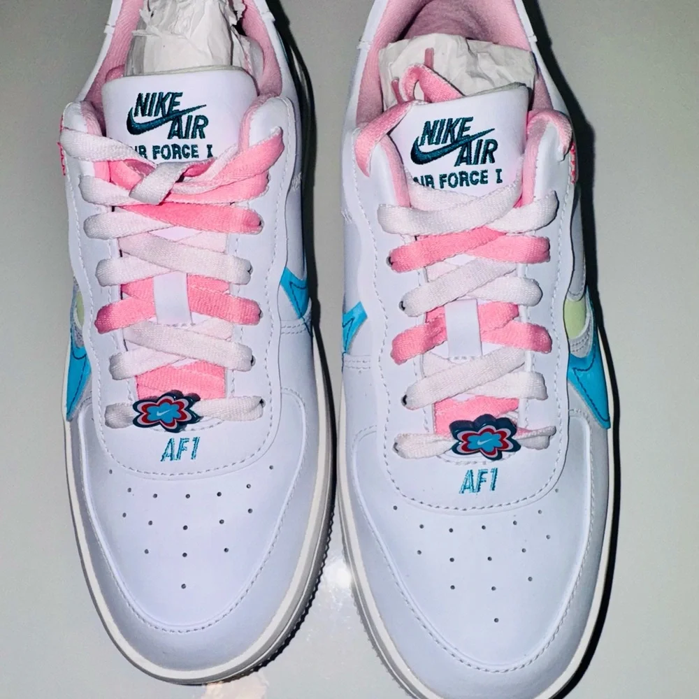 Nike AIR FORCE 1 Platform - Picture 2 of 5
